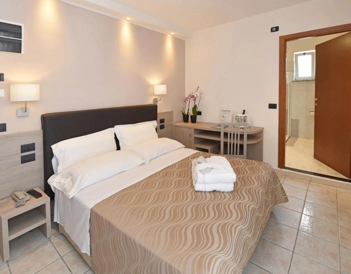 Hotel Queen Mary Cattolica Kültér fotó