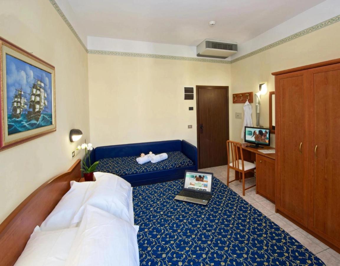 Hotel Queen Mary Cattolica Kültér fotó