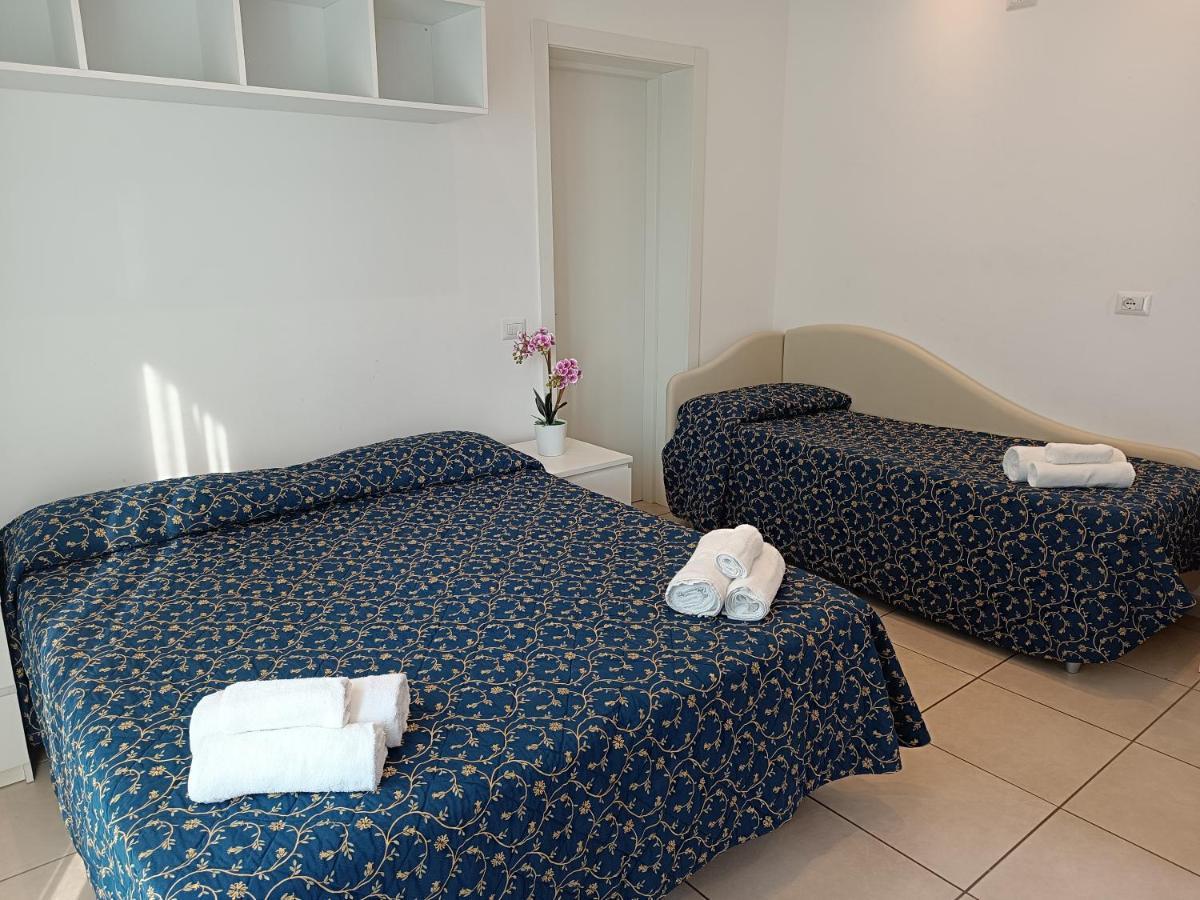 Hotel Queen Mary Cattolica Kültér fotó